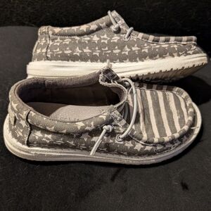 Kids size 11c hey dudes